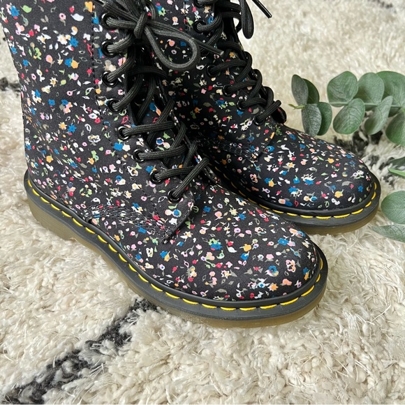 ❗️Sold❗️Dr. Martens • Page Courtney Floral Combat Boots Canvas Rubber Sole - Picture 15 of 16